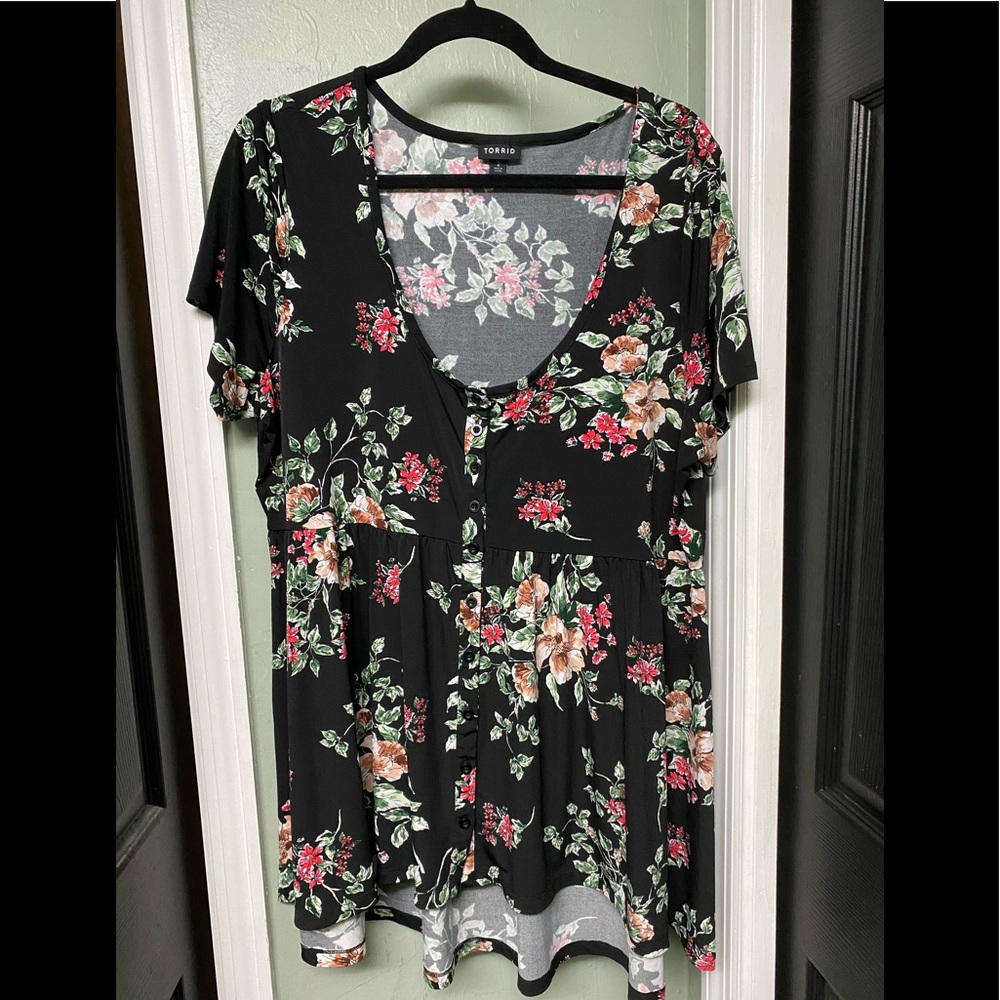 Torrid Floral Hi-low blouse size 2